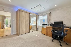Study/Play Room/Bed 5- click for photo gallery